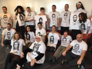 קריקטורות על חולצות מג'יק בן בסגנון מצחיק